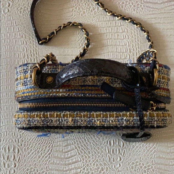 Chanel filigree vanity case tweed with python trim - Picture 2 of 4